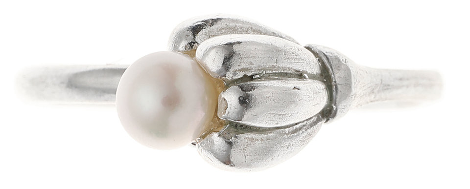 Small Flower Ring with Pearl
